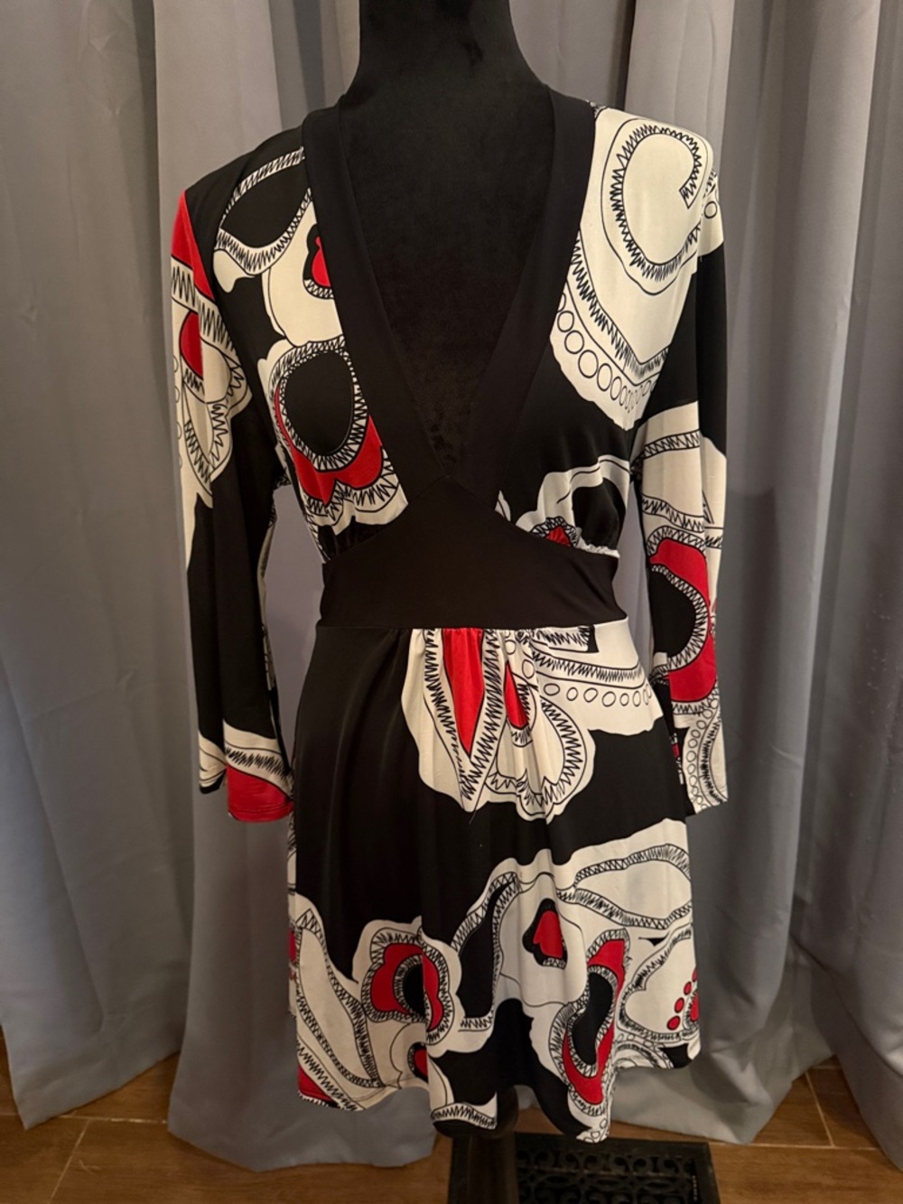 Georgiou Women's Black V-Neck Printed Dress with Red & White Accents